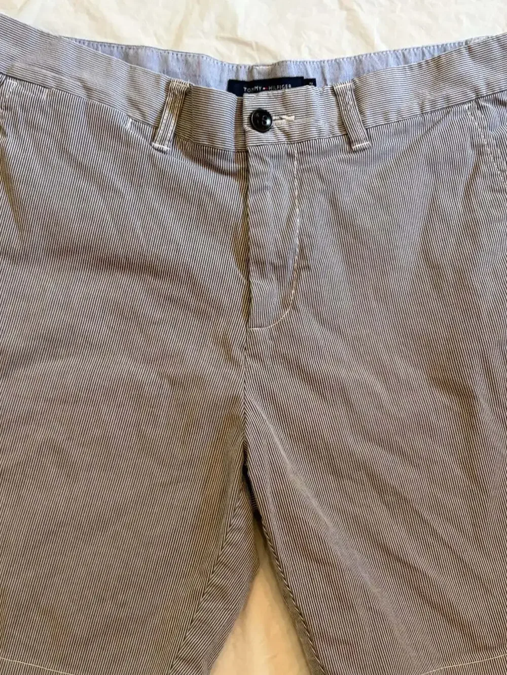 Tommy Hilfiger Shorts Men's 32x10 Blue/White Stripe Textured Flat Front Comfort